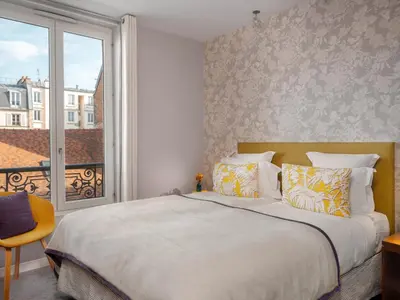 Un ou plusieurs lits dans un hébergement de l'établissement Hotel Le Mareuil