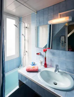Salle de bains dans l'établissement Hôtel Paris Voltaire