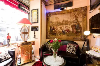 Coin salon dans l'établissement Hôtel Paris Voltaire