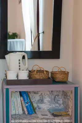 Plateau bouilloire dans l'établissement Chambres d'hôtes La Maison Hippolyte