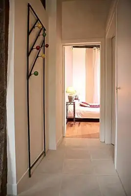 Un ou plusieurs lits dans un hébergement de l'établissement Charming Cosy Triplex in Trendy Marais