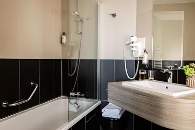 Salle de bains dans l'établissement Best Western Paris Porte de Versailles