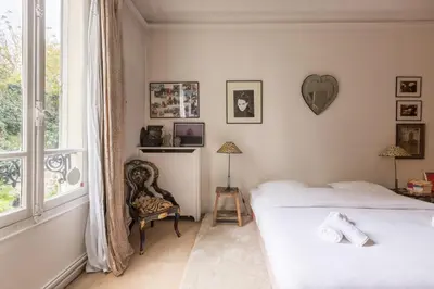 Un ou plusieurs lits dans un hébergement de l'établissement Veeve - Charming Townhouse near Parc Montsouris
