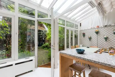 Jardin de l'établissement Veeve - Charming Townhouse near Parc Montsouris