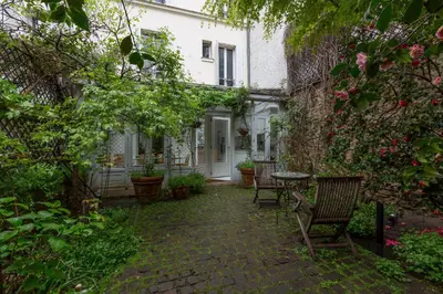 Jardin de l'établissement Veeve - Charming Townhouse near Parc Montsouris