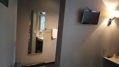 Salle de bains dans l'établissement Café Hôtel de l'Avenir