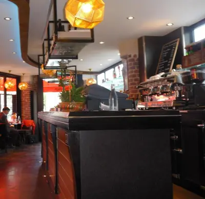 Restaurant ou autre lieu de restauration dans l'établissement Café Hôtel de l'Avenir