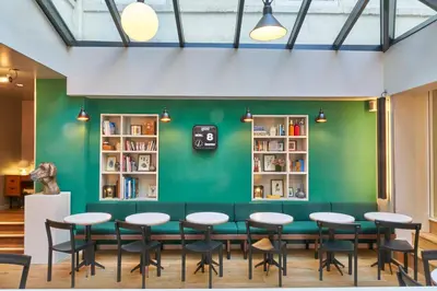 Coin salon dans l'établissement Le Basile Hôtel