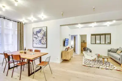 Coin salon dans l'établissement Central & Stylish renovated Parisian apt / 6-8 guests
