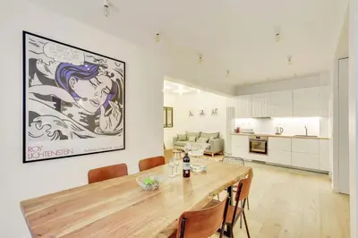 Cuisine ou kitchenette dans l'établissement Central & Stylish renovated Parisian apt / 6-8 guests