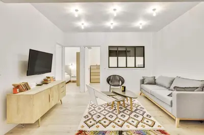 Coin salon dans l'établissement Central & Stylish renovated Parisian apt / 6-8 guests