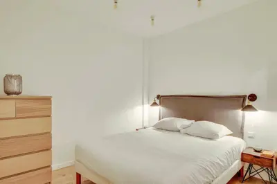 Un ou plusieurs lits dans un hébergement de l'établissement Central & Stylish renovated Parisian apt / 6-8 guests