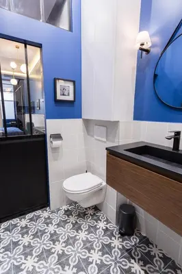 Salle de bains dans l'établissement Le Café des Invalides