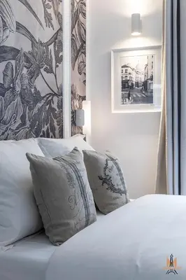 Un ou plusieurs lits dans un hébergement de l'établissement Montmartre Apartments Chagall