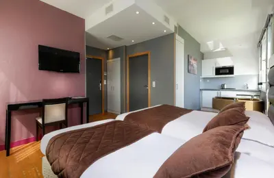 Un ou plusieurs lits dans un hébergement de l'établissement Hôtel Ambre