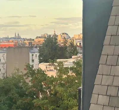 Vue générale sur Paris ou vue de la ville depuis l'appartement