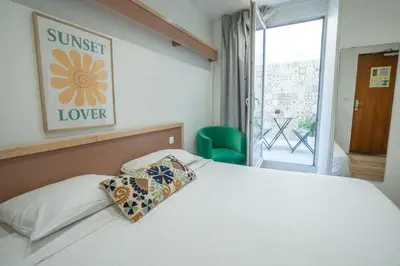 Un ou plusieurs lits dans un hébergement de l'établissement Hôtel Edgar Quinet