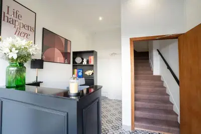 Télévision ou salle de divertissement dans l'établissement Hôtel Edgar Quinet
