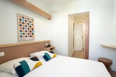 Un ou plusieurs lits dans un hébergement de l'établissement Hôtel Edgar Quinet