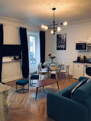 Cuisine ou kitchenette dans l'établissement RESIDENCE MONTORGUEIL