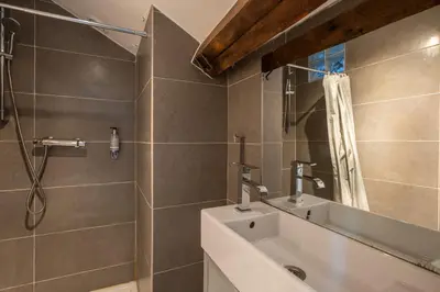 Salle de bains dans l'établissement Résidence Clignancourt