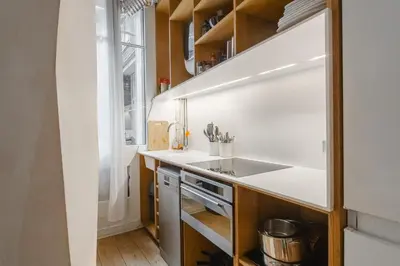 Cuisine ou kitchenette dans l'établissement Beautiful family flat nearby the Flea Market, Stade de France, Montmartre