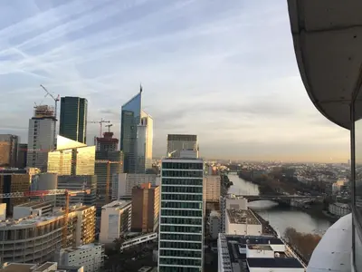Vue générale sur Puteaux ou vue de la ville depuis l'appartement