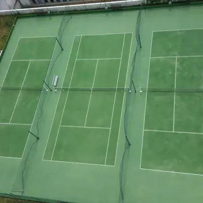 Tennis ou squash au sein de l'appartement ou à proximité