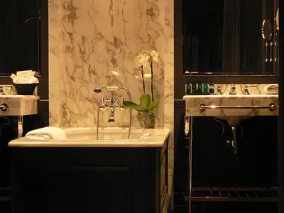 Salle de bains dans l'établissement MARQUIS Faubourg Saint-Honoré - Small Luxury hotels of the World