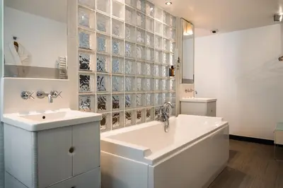 Salle de bains dans l'établissement Kube Hôtel Paris