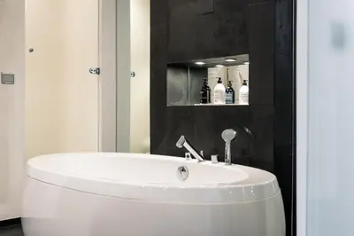 Salle de bains dans l'établissement 1K Paris