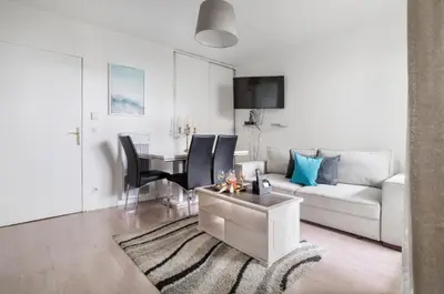 Coin salon dans l'établissement 2P cosy et moderne, Accès Paris et Stade de France
