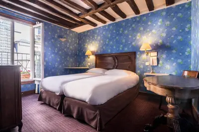 Un ou plusieurs lits dans un hébergement de l'établissement Hotel du Lys