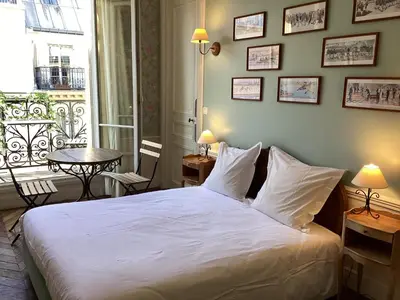 Un ou plusieurs lits dans un hébergement de l'établissement BED and BREAKFAST PARIS QUARTIER CHAMPS-ÉLYSÉES