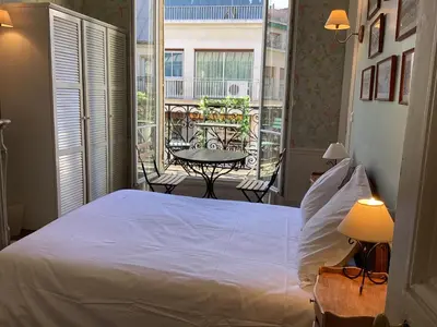 Un ou plusieurs lits dans un hébergement de l'établissement BED and BREAKFAST PARIS QUARTIER CHAMPS-ÉLYSÉES
