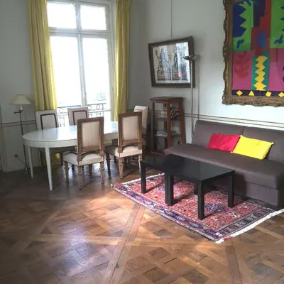 Coin salon dans l'établissement LOUVRE VENDOME with air conditionning