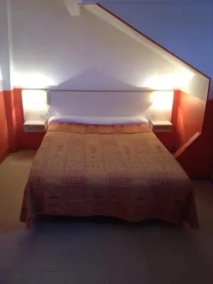 Un ou plusieurs lits dans un hébergement de l'établissement Hôtel du Pont Neuf