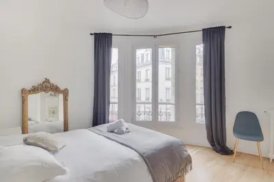 Un ou plusieurs lits dans un hébergement de l'établissement Lovely Parisian Flat - Louvre rue St Honoré