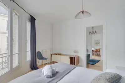 Un ou plusieurs lits dans un hébergement de l'établissement Lovely Parisian Flat - Louvre rue St Honoré