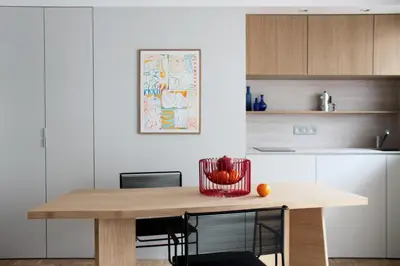 Cuisine ou kitchenette dans l'établissement Appt calme avec balcon - Tour Eiffel - Seine