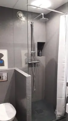 Salle de bains dans l'établissement Appt calme avec balcon - Tour Eiffel - Seine