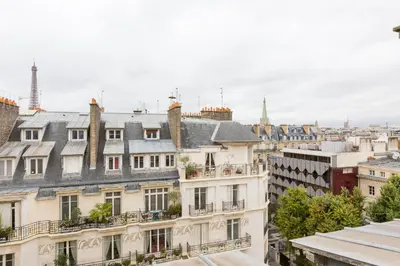 Vue générale sur Paris ou vue de la ville depuis l'appartement