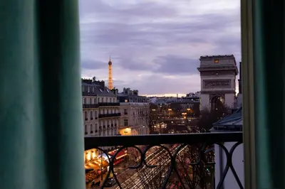 Balcon ou terrasse dans l'établissement Hôtel Plaza Étoile