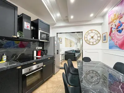 Cuisine ou kitchenette dans l'établissement Urban Flat 74 - Disneyland in Paris