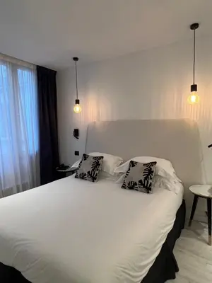 Un ou plusieurs lits dans un hébergement de l'établissement Hotel Massena