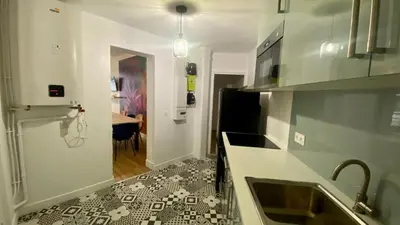 Cuisine ou kitchenette dans l'établissement Appartement lumineux proche Saint-Lazare - 8P
