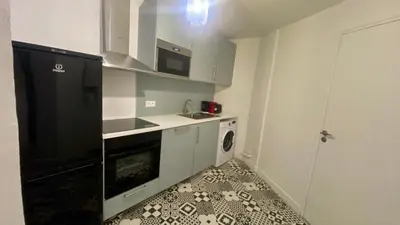 Cuisine ou kitchenette dans l'établissement Appartement lumineux proche Saint-Lazare - 8P