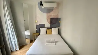 Un ou plusieurs lits dans un hébergement de l'établissement Appartement lumineux proche Saint-Lazare - 8P