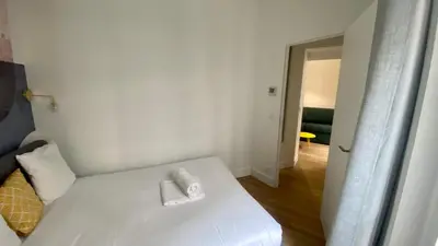 Un ou plusieurs lits dans un hébergement de l'établissement Appartement lumineux proche Saint-Lazare - 8P
