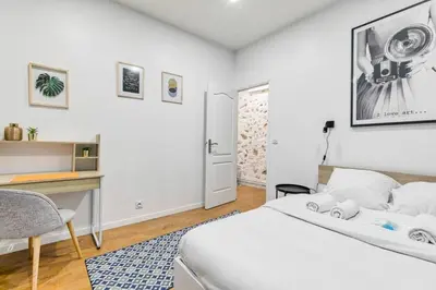 Un ou plusieurs lits dans un hébergement de l'établissement Appartement Familial proche Saint-Lazarre - 6P